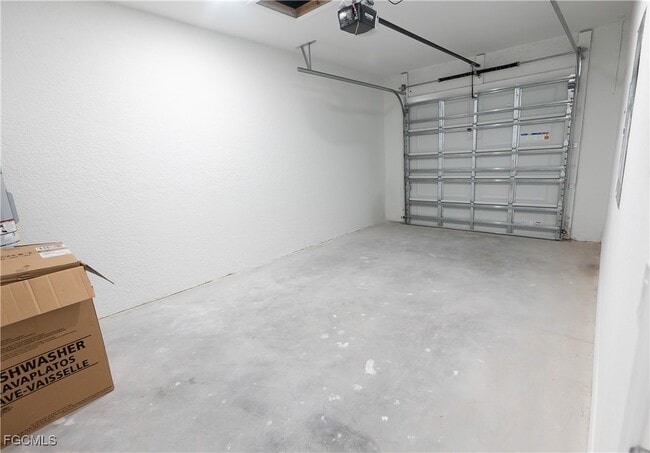 Building Photo - 871 Duplex St E