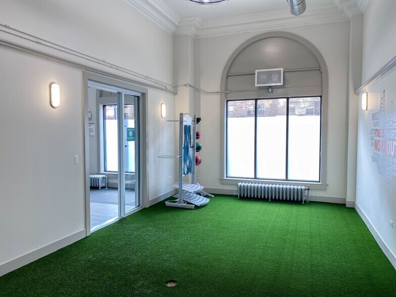 Building Photo - 531 W Briar Pl