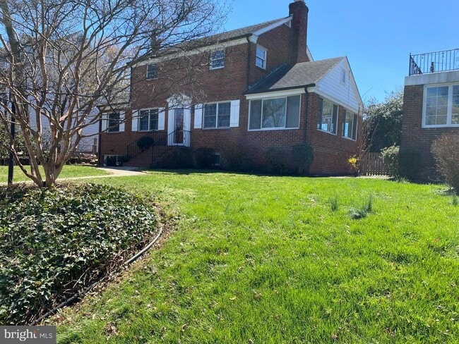 Building Photo - 716 N Overlook Dr