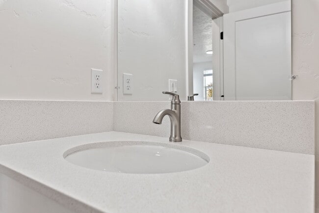 Building Photo - "Discover Comfort & Style: Spacious 3-Bed,...