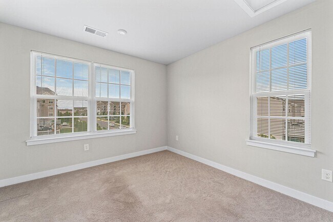 Building Photo - 2 Sparrow Cir