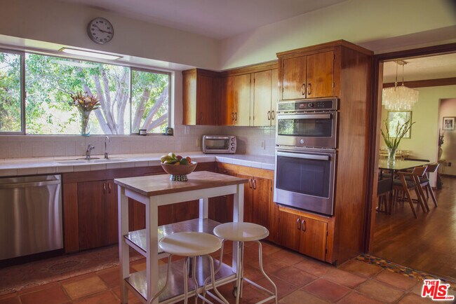 Building Photo - 1070 Norumbega Dr