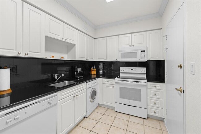 Building Photo - 2501 S Ocean Dr