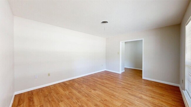 Building Photo - 302 Laurel St