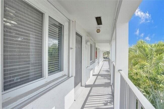 Building Photo - 1816 E Oakland Park Blvd