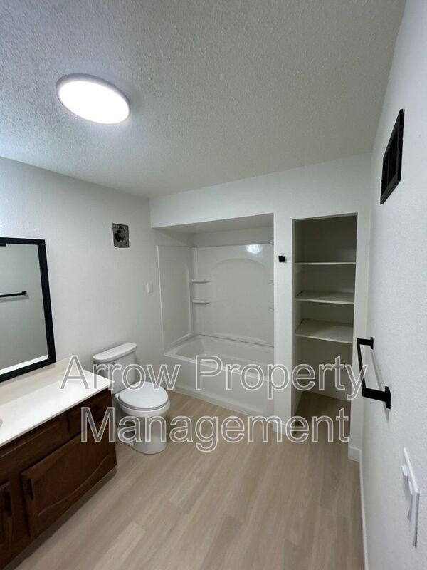 Building Photo - 203 E Arbor Ave