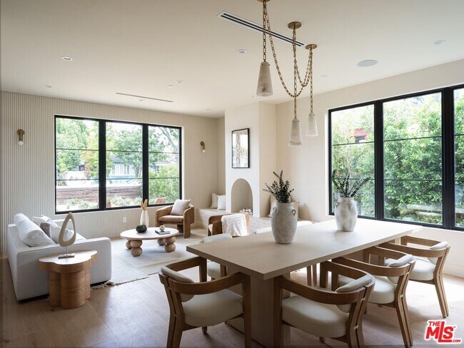 Building Photo - 11748 La Maida St