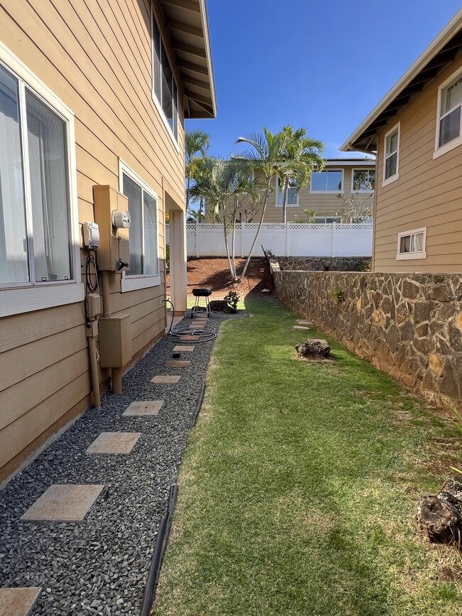 Building Photo - 94-491-491 Ohapali St