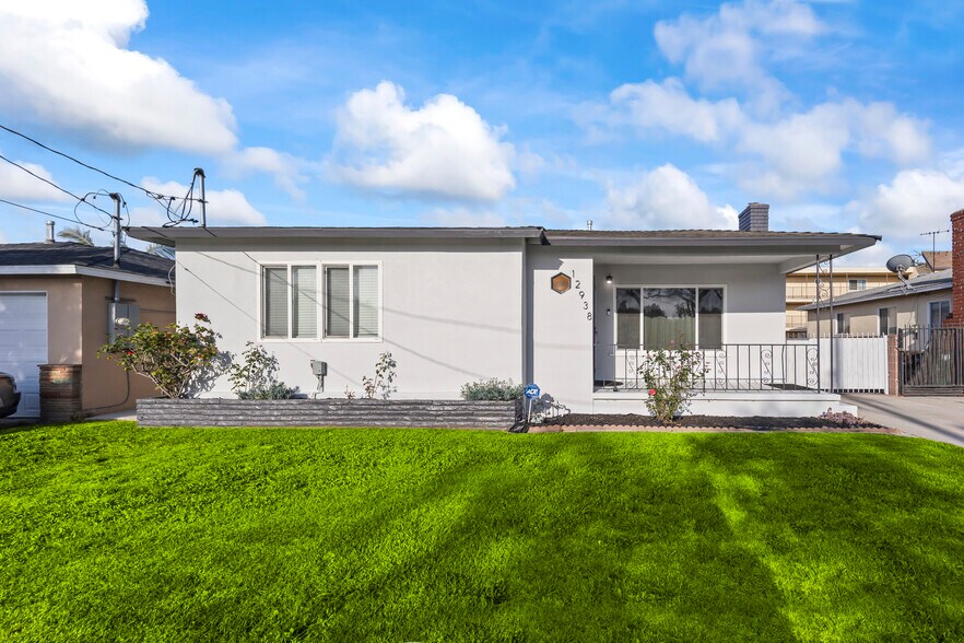 Front of house with grassy area - 12938 Jefferson Ave