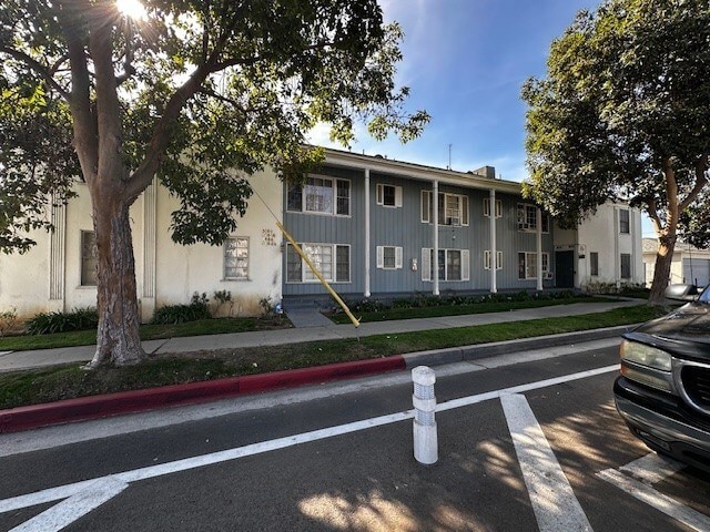 Building Photo - 5404-5412 San Vicente Blvd LP