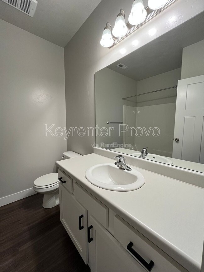 Building Photo - 586 N 360 W