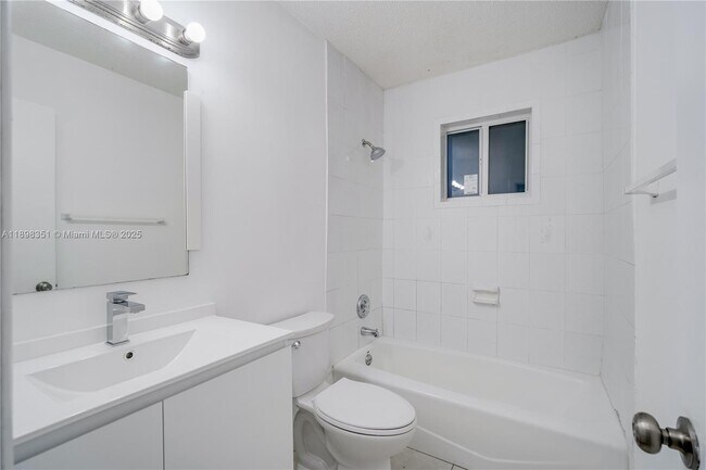 Building Photo - 3437 SW 25th St