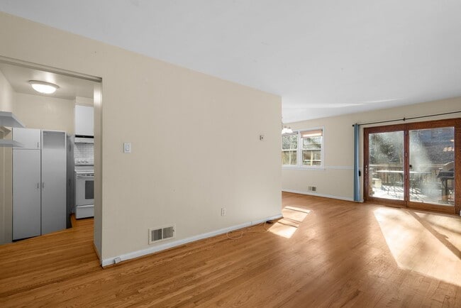 Building Photo - 4 Bedroom 3.5 Bathroom - Van Ness/Tenleytown Semi Detached Home - Attached 1 Car Garage