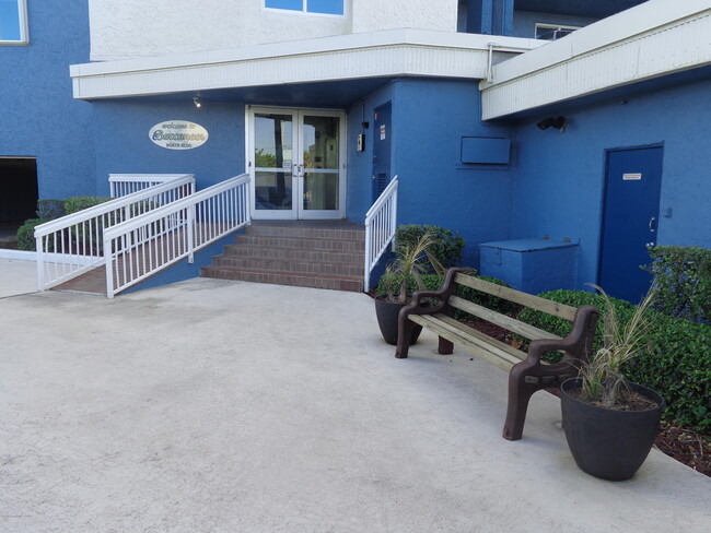 Building Photo - 1175 Jimmy Buffett Mem Hwy