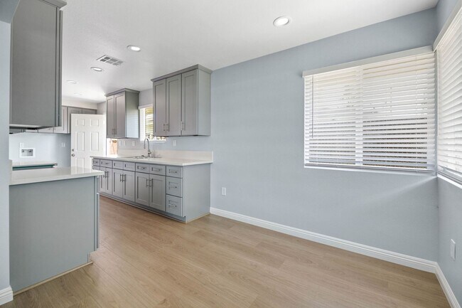 Building Photo - HALF OFF 1ST MONTH RENT- 2 Bedroom/ 2 bath...