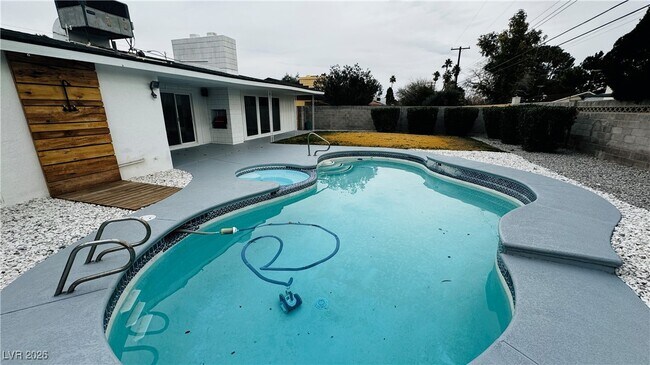 Building Photo - 2905 Mason Ave