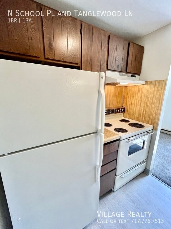 Building Photo - 335 N School Pl