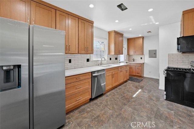 Building Photo - 1641 N Catalina St