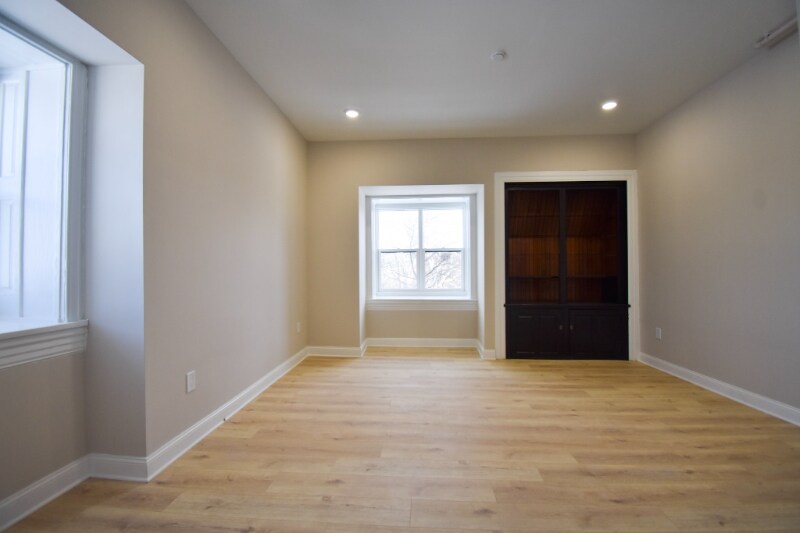 Building Photo - 1030 N 48th St