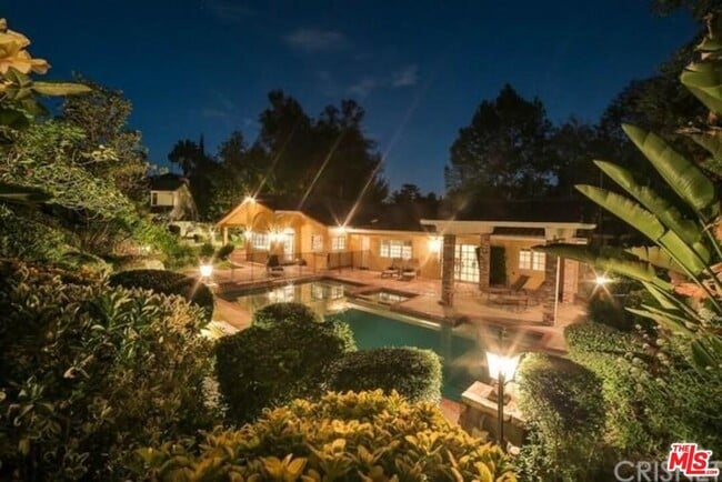 Building Photo - 4949 Palomar Dr