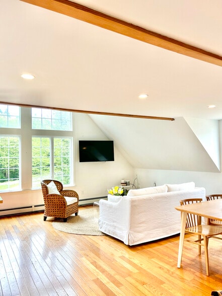 Primary Photo - 67 Regatta Dr