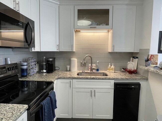 Building Photo - 32 Whitman Rd