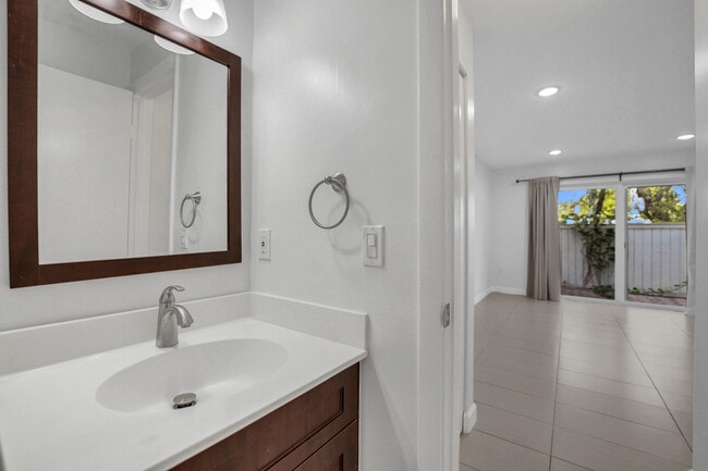 Building Photo - 4550 SW 68th Ct