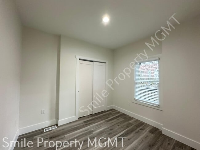 Building Photo - 119 S Meade St