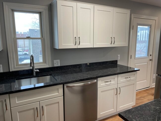 Building Photo - 210 W 6th St