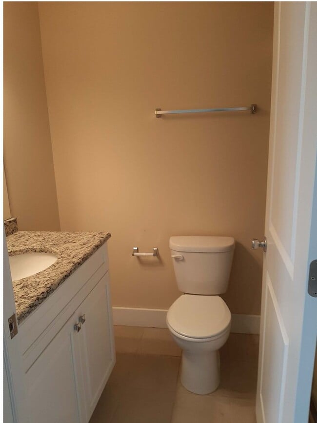 Building Photo - 3 BR/4 BA Townhome - Vineland - Kings Cros...