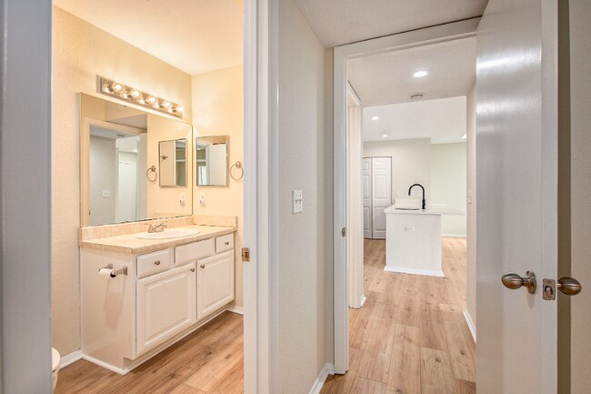 Building Photo - 1481 Center St Ext