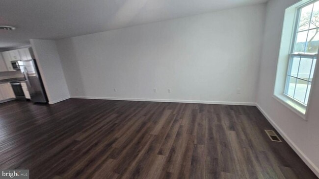 Building Photo - 14 Snowdrop Ct