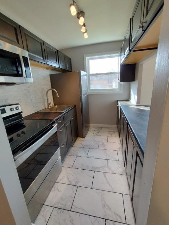 Building Photo - 1059 Midland Ave