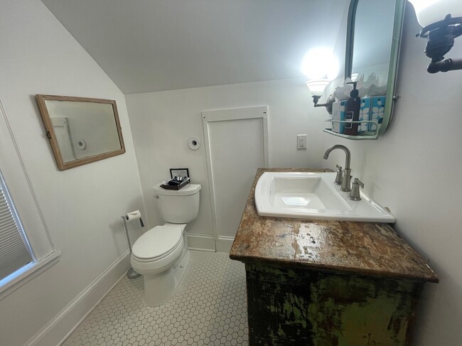 Building Photo - 4453 York Ave S