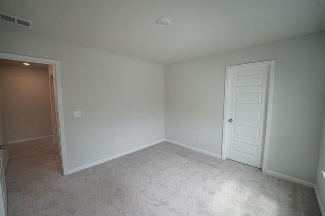 Building Photo - 225 Lillian St