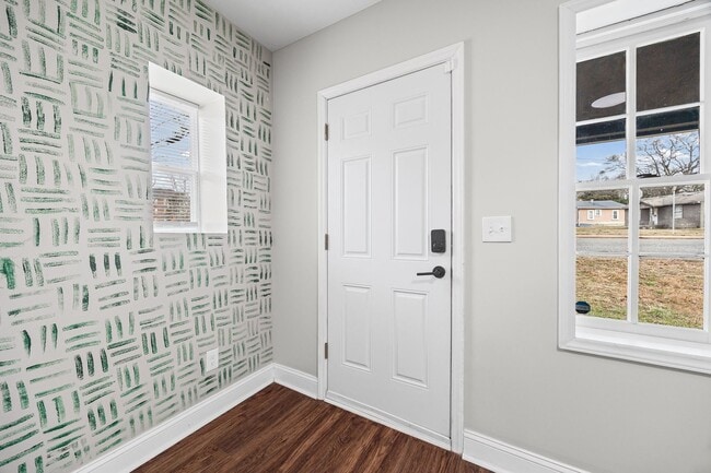 Building Photo - Super Cute, tastefully remodeled 3-Bed, 2-Bath home in Gastonia.