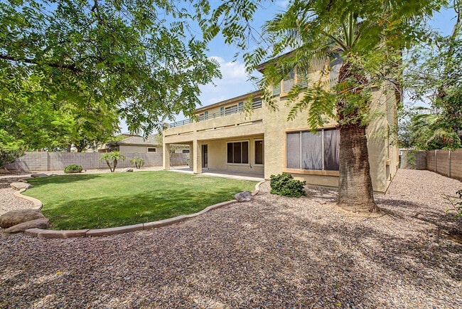 Building Photo - 8425 W Northview Ave