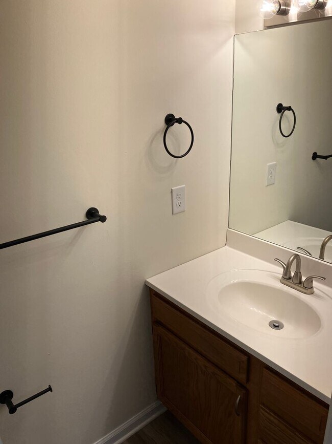 Building Photo - Townhome - 2 Bedroom & 1.5 Bath at Troy Cr...