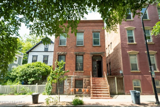 Building Photo - 338 Madison Ave