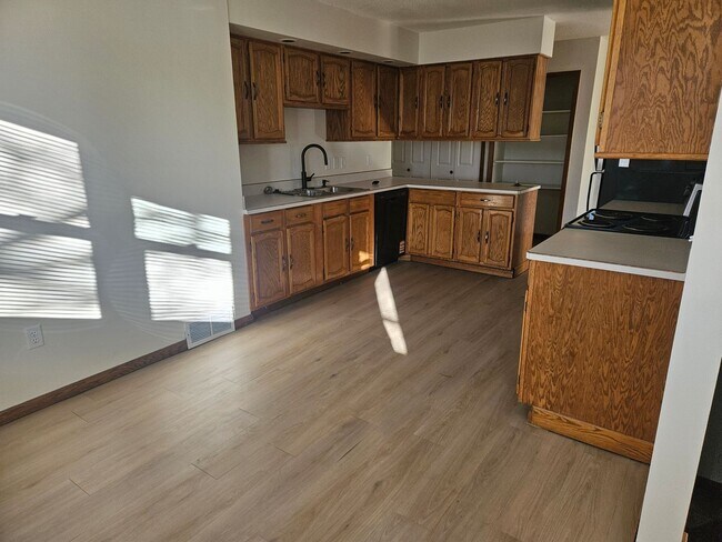 Building Photo - 1732-1734 6th St SE