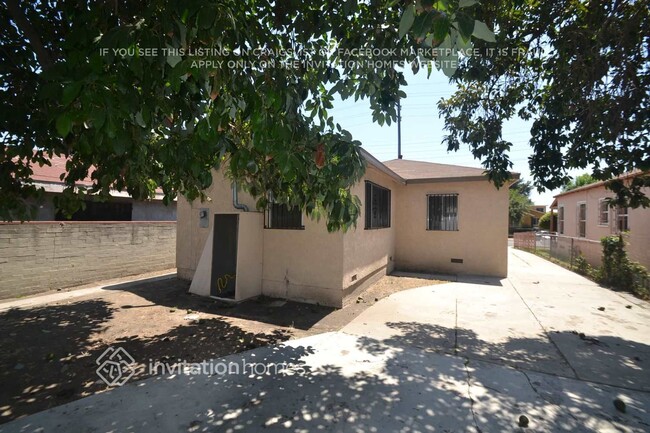 Building Photo - 827 E Colden Ave
