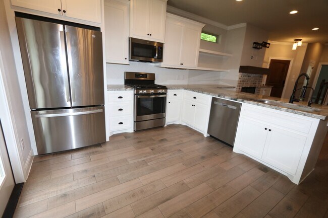 Building Photo - 150 Harbour Town Cir