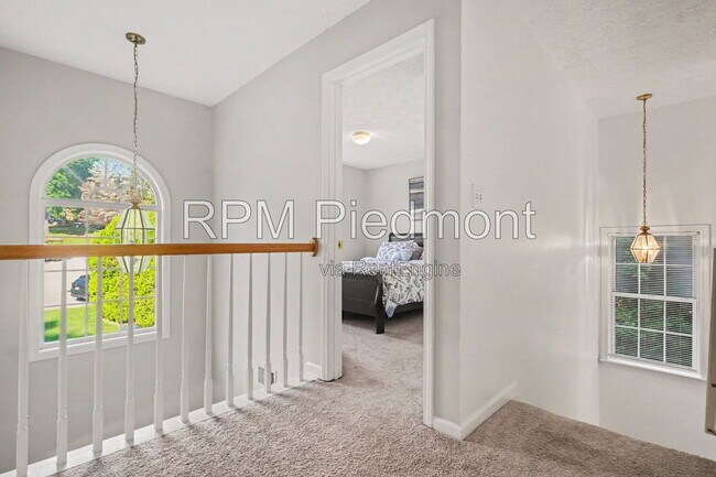 Building Photo - 550 Claudel Ct SW