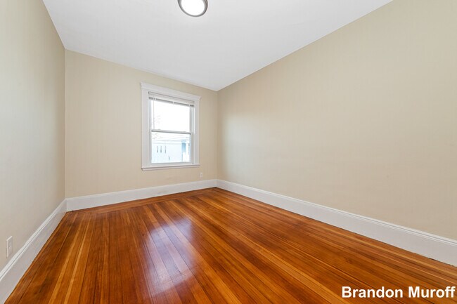 Building Photo - 44 Brackett St