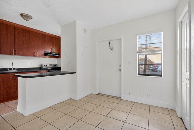 Building Photo - 4071 N Dixie Hwy