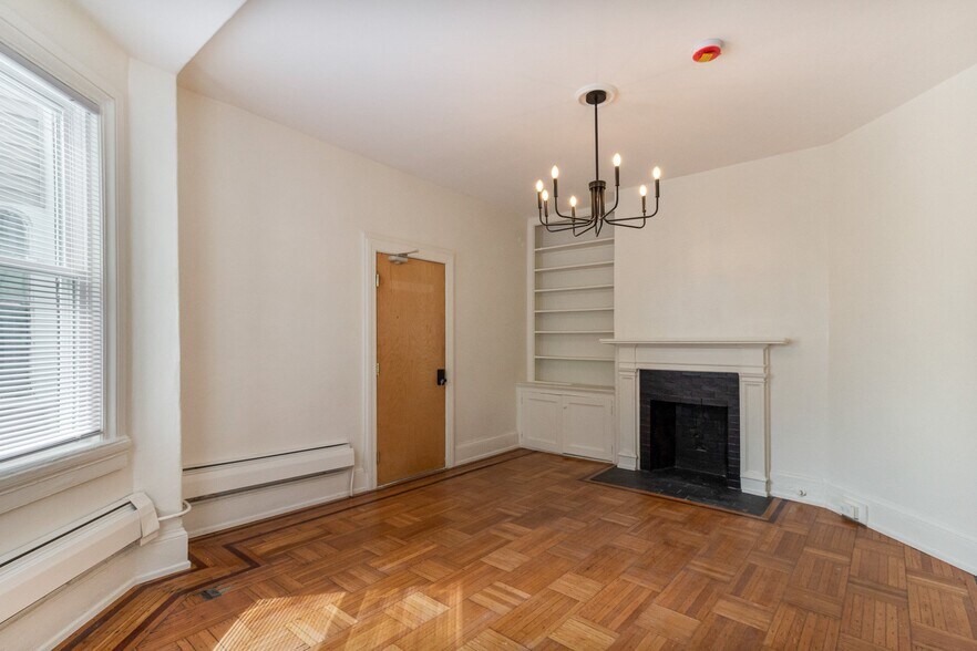 Building Photo - 169 Waterman St