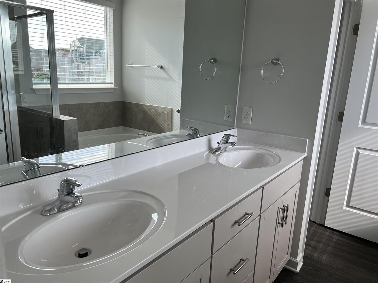 Building Photo - 205 Talisker Way