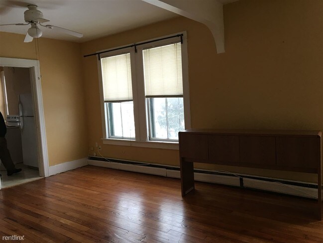 Building Photo - 399 deKoven Drive