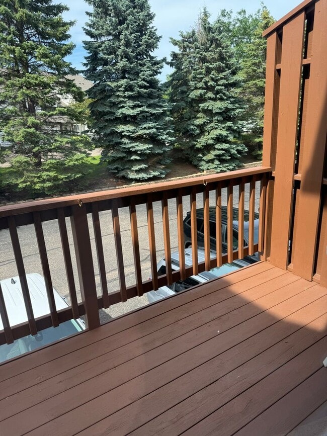 Building Photo - Great Location *2Bed*1.5Bath Townhouse - Oakdale-Available May 1