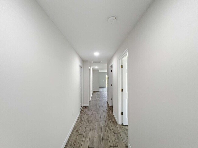 Building Photo - Move-In Special! Half Month FREE – APPLY b...